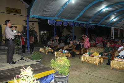 DANDIM MENGHADIRI PENTAS SENI KETOPRAK DALAM MEMPERINGATI HUT BHAYANGKARA KE-72 TH