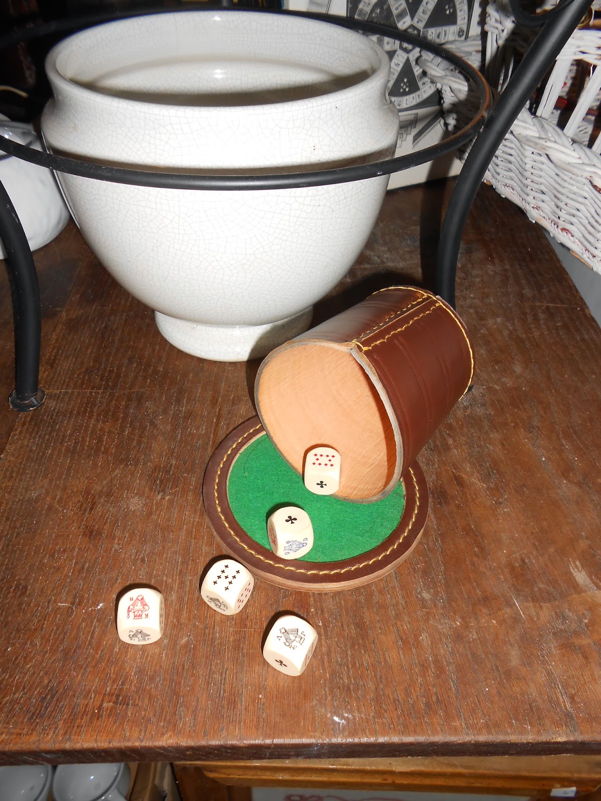 Jeu De Dés Poker Cayro - Tassee En Cuir + 5 Dés - Jeu De Société Adulte - Idéal Cadeau, Soirée Poker