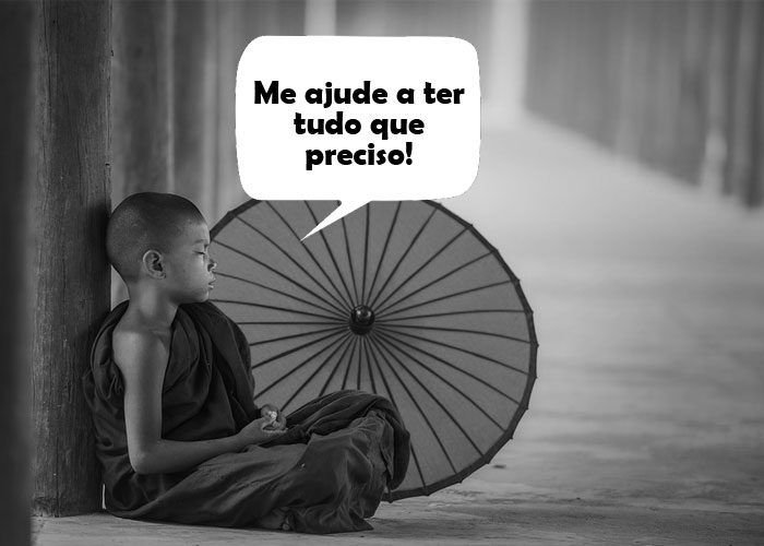 menino sentado fazendo oracao para conseguir o que quer menino sentado fazendo oracao para conseguir o que quer