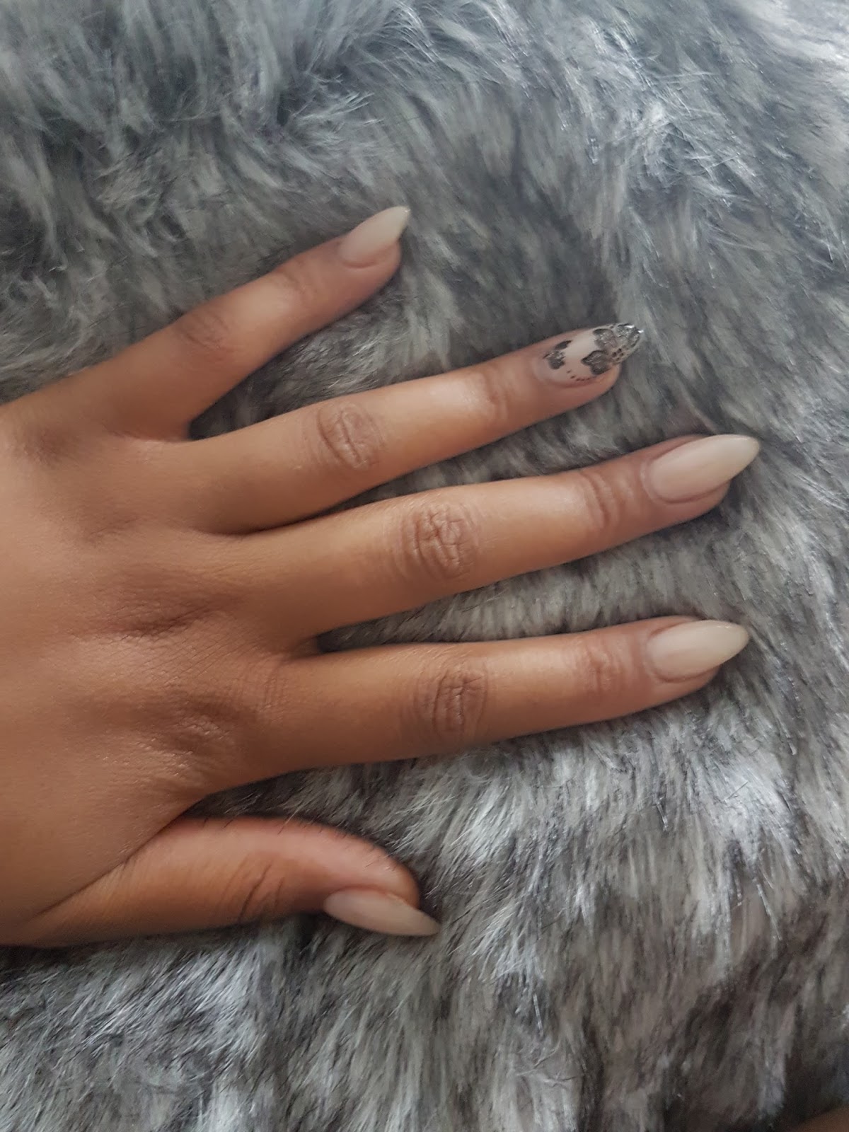 What do the spots on the nails in adults and children What do the spots on the nails in adults and children