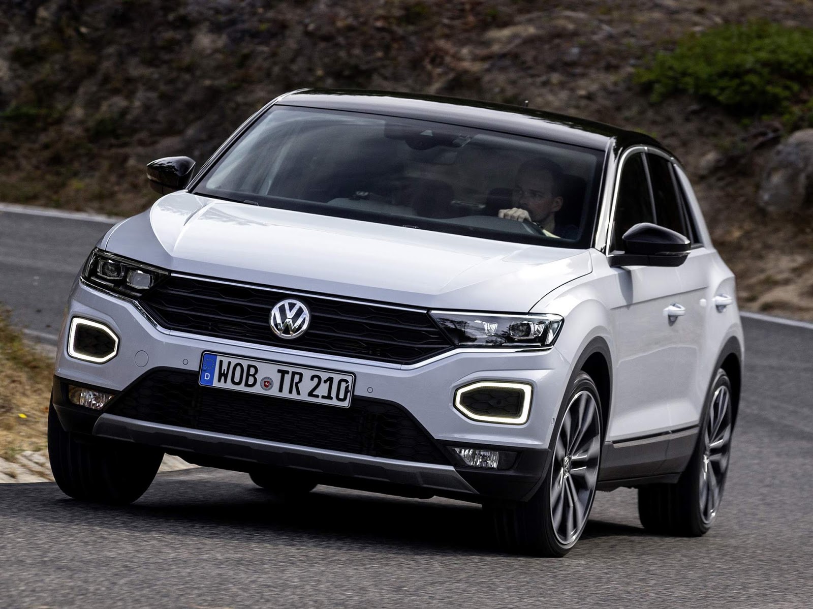 Volkswagen T Roc Suv Referencial Em Design E Din 226 Mica