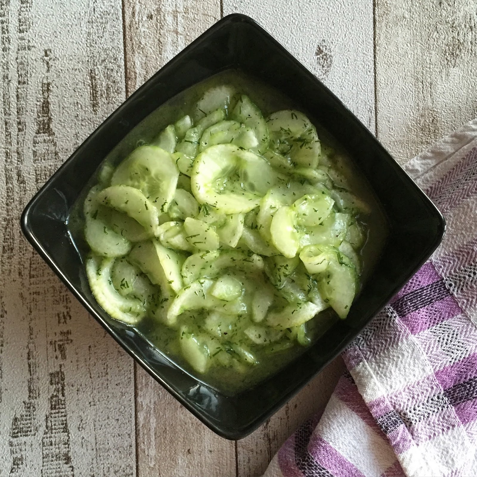 LanisLeckerEcke: Einfacher Gurkensalat