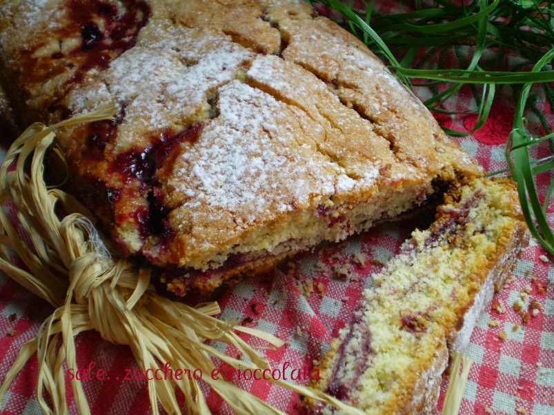 rotolo morbido con marmellata ai frutti di bosco