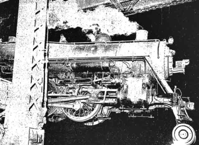 Dangling Locomotive in Chicago, 21 September 1941 worldwartwo.filminspector.com