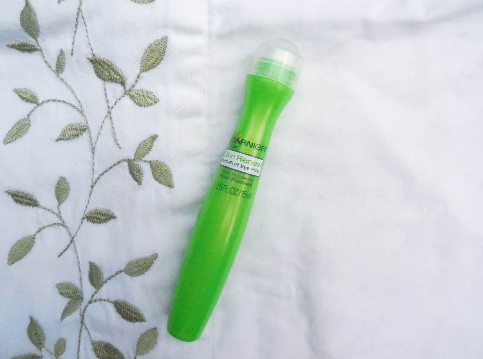 Knots and Ruffles Garnier Skin Renew AntiPuff Eye Roller Review!
