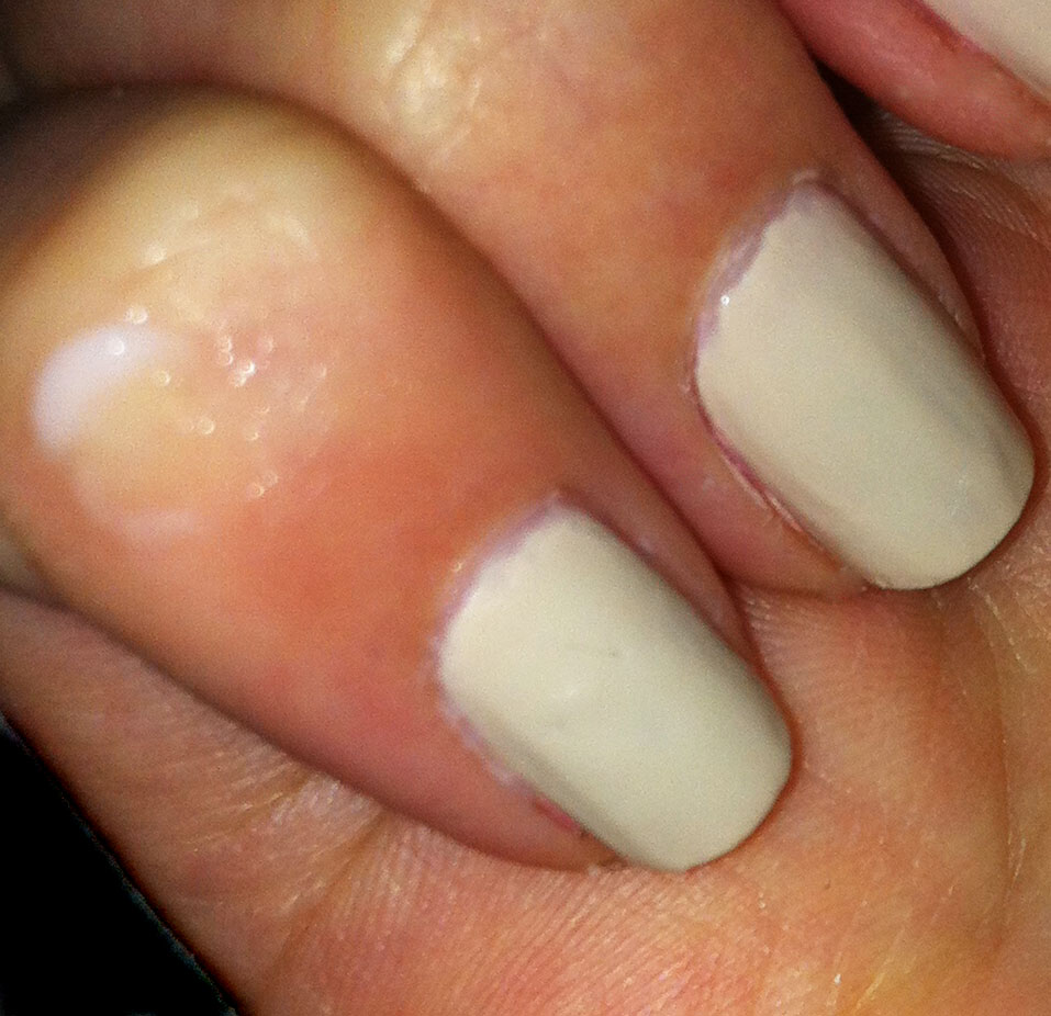 MakeupOfMine A great way to repair smudged or dented nail varnish!