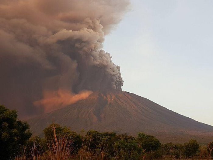Perbandingan Letusan Gunung Agung