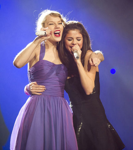 Coisas de Blog: Selena Gomez faz participação em show da Taylor Swift