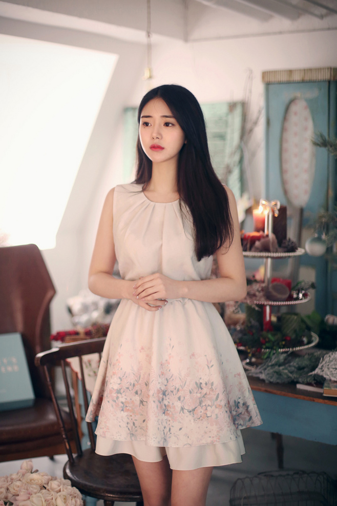 Gái xinh Hàn Quốc gợi cảm với váy ren