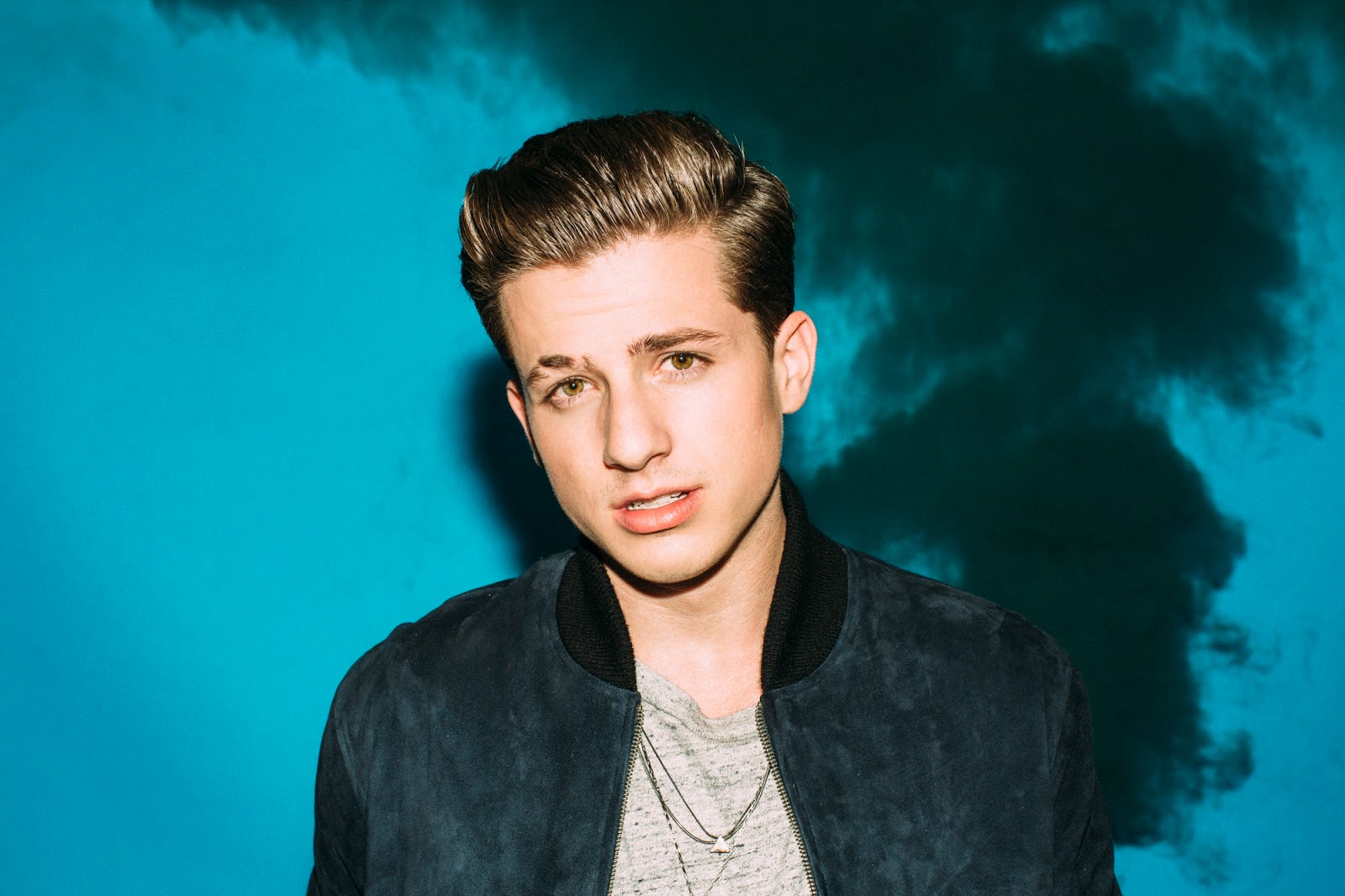 Biodata dan Fakta Penyanyi Charlie Puth Hellorefa