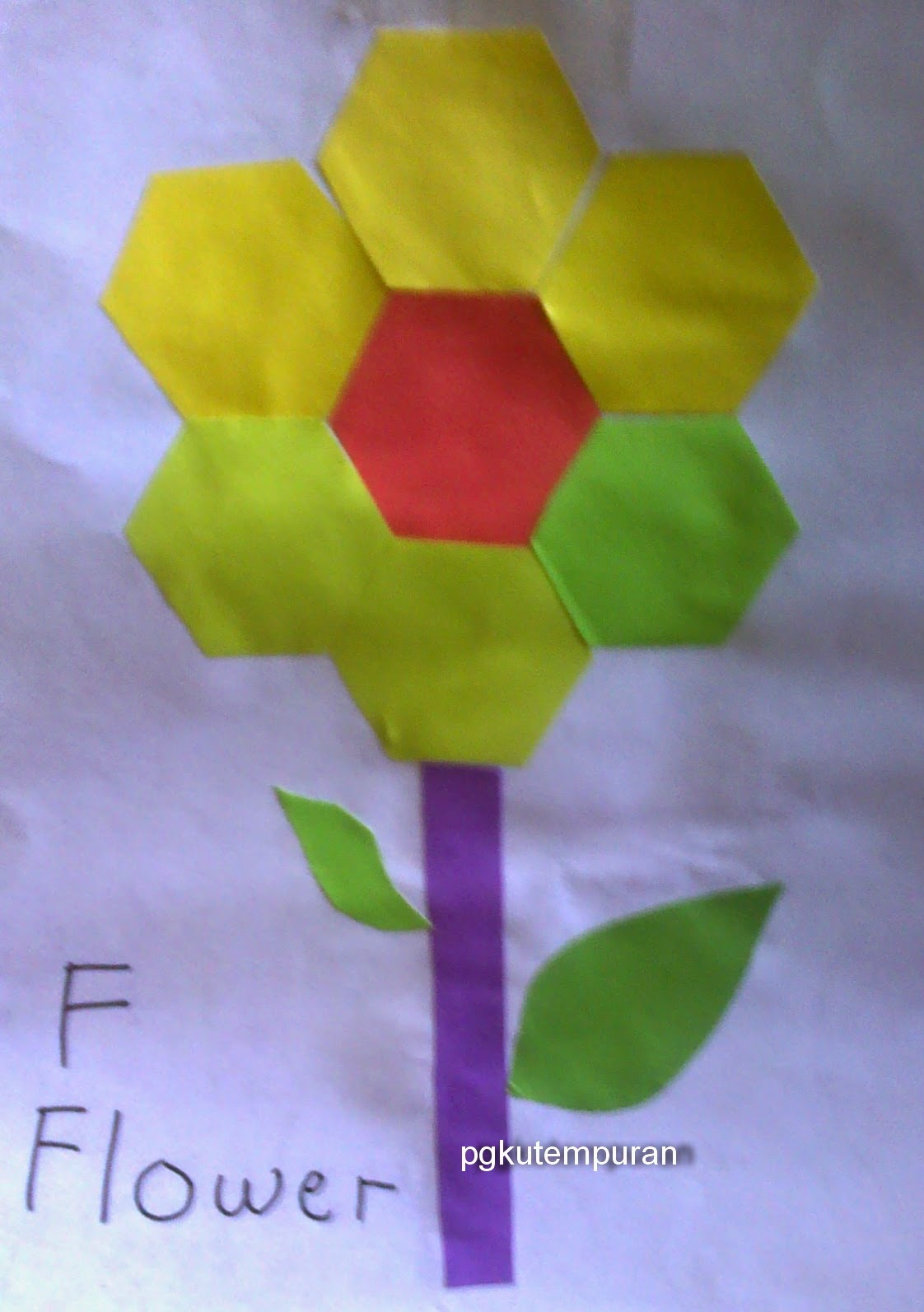 I m happy now  in Khoirul Ummah Preschool: PRAKARYA