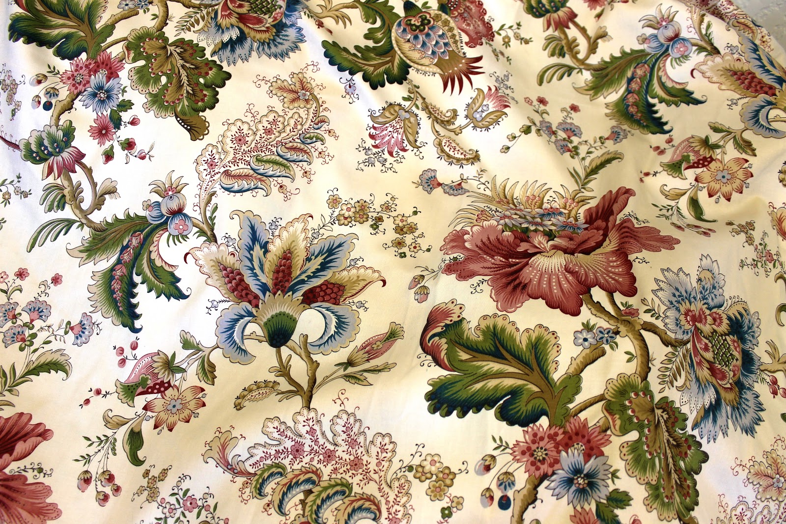 la maison LaFortune Vintage Jacobean Floral Fabric