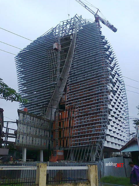 Menara Phinisi Universitas Negeri Makasar (GPPA)