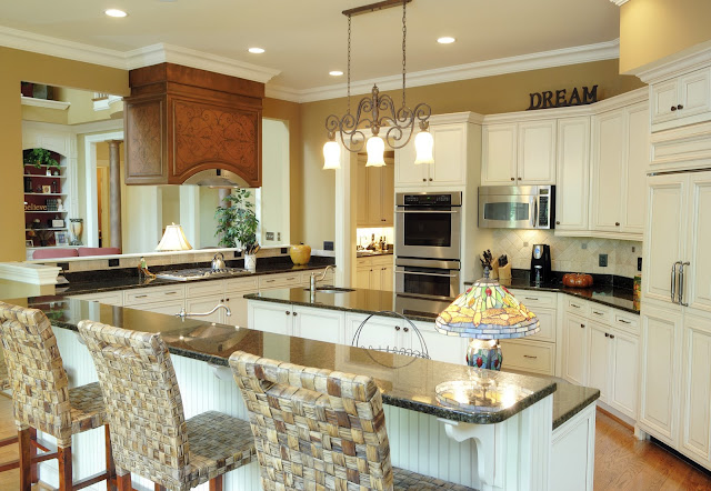 Spacious-Country-style-interior-Kitchen-ideas-with-White-decor-Kitchen-Cabinets-Image-Ideas