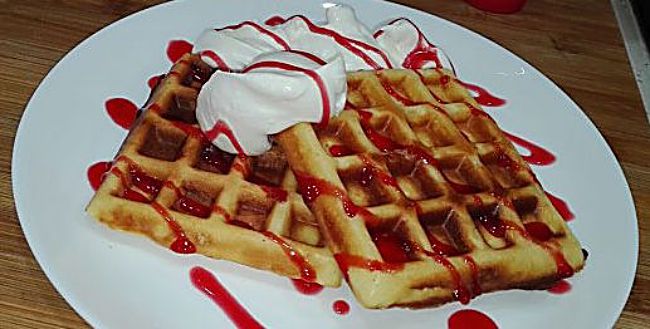 Gofres con nata (crema de leche)