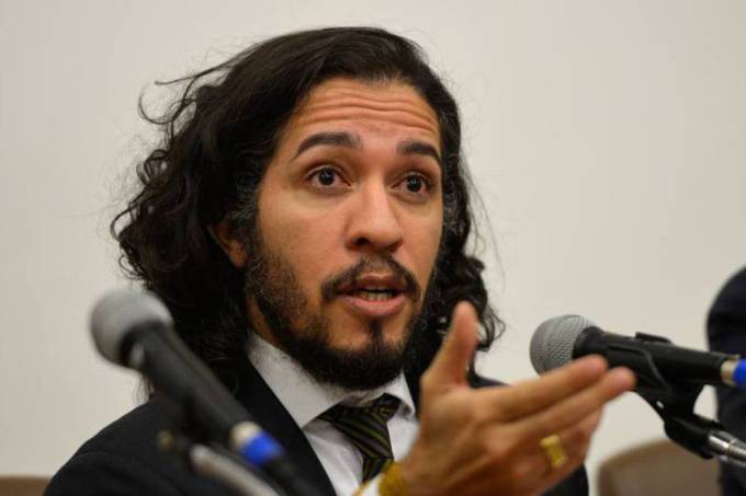 Em vídeo emocionante, Jean Wyllys fala sobre as agressões homofóbicas na Câmara Em vídeo emocionante, Jean Wyllys fala sobre as agressões homofóbicas na Câmara