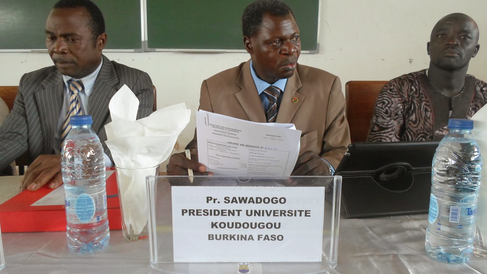 L�info en continu avec MarieNoelle Guichi Les universitaires et l