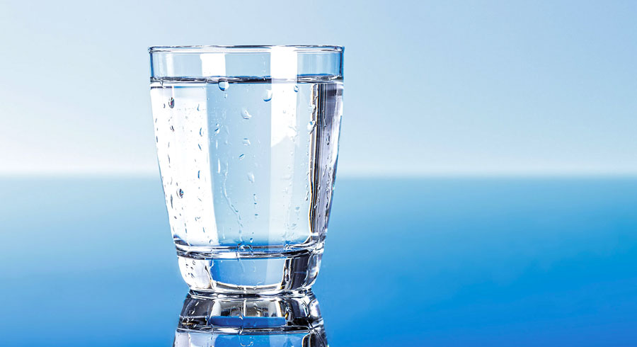 Un simple vaso de agua puede transmitirte un mensaje. ¡Descubre cuál es!