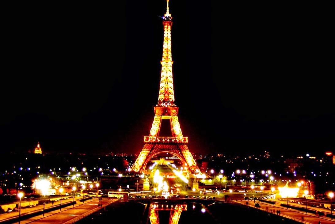Foto Pemandangan Indah Menara Eiffel Prancis