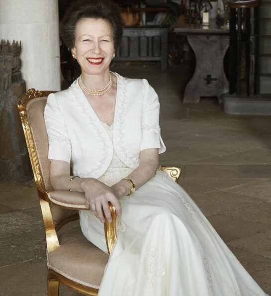 Princess Anne, the only daughter of Queen Elizabeth, celebrates her 70th birthday. Princess Anne wore a outfit. gold brooch