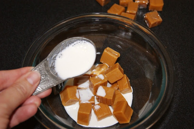 How to Make Caramel Filling for Turtle Cookies image