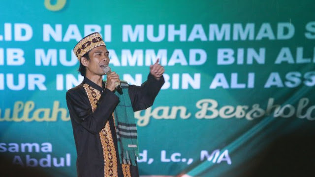Unggah Video Azan, Alur Suara Ustaz Abdul Somad Disebut Netizen Mirip dengan Bilal Unggah Video Azan, Alur Suara Ustaz Abdul Somad Disebut Netizen Mirip dengan Bilal