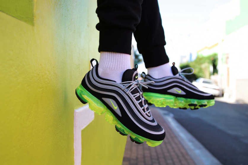NIKE AIR VAPORMAX 97 NEON Soleciety