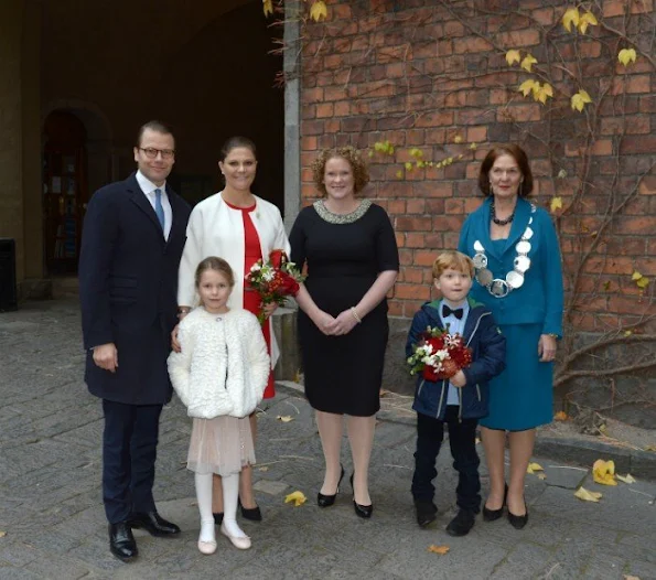 Queen Silvia of Sweden, Crown Princess Victoria and Prince Daniel of Sweden attended a lunch held at the City Hall for Tunisian President Beji Caid Essebsi and wife Saida Caid Essebsi