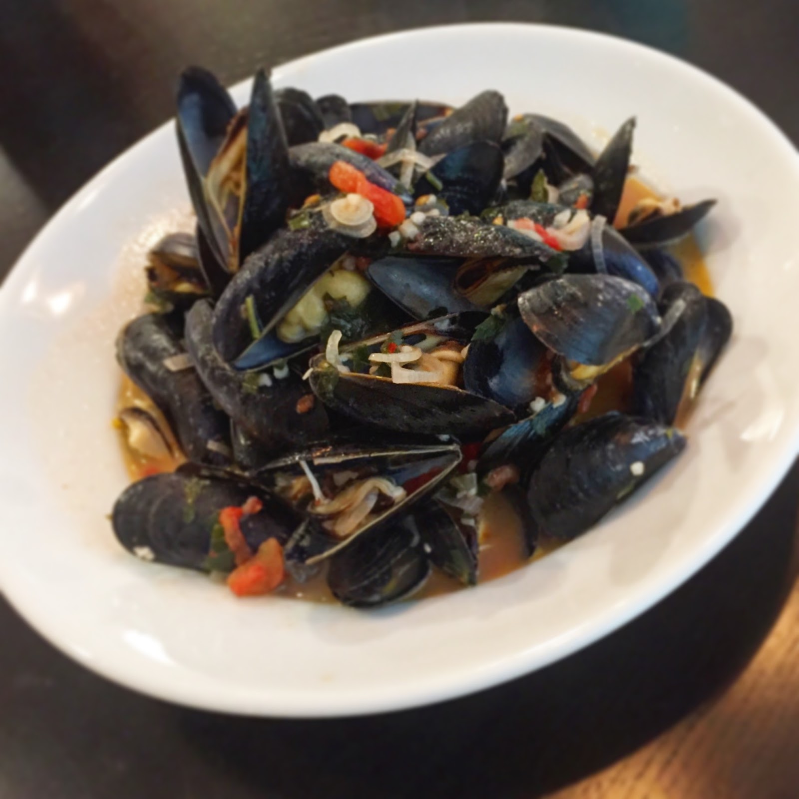 Mussels in White Wine & Tomato Broth