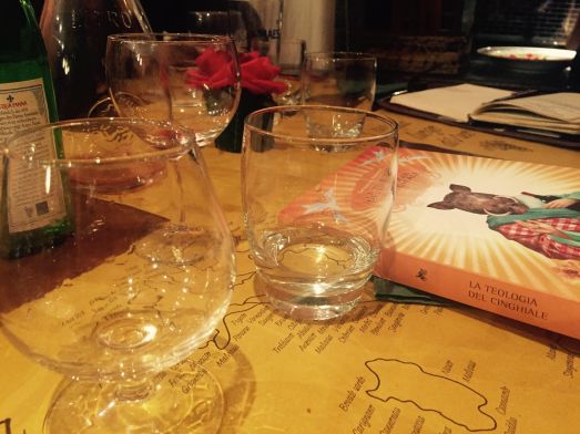 una ciliegia tira l'altra: La teologia del cinghiale