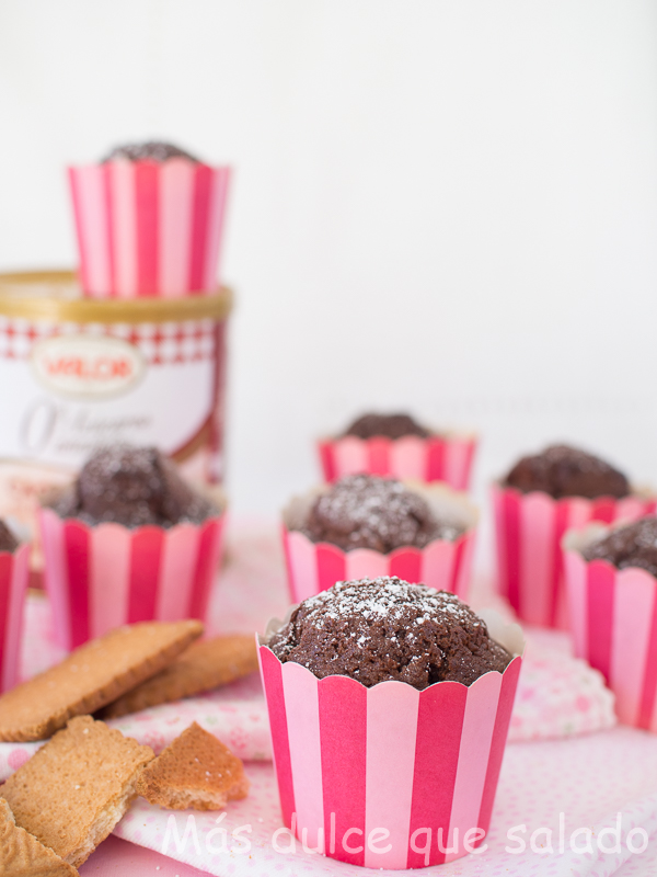 Magdalenas de chocolate con galletas y sin harina