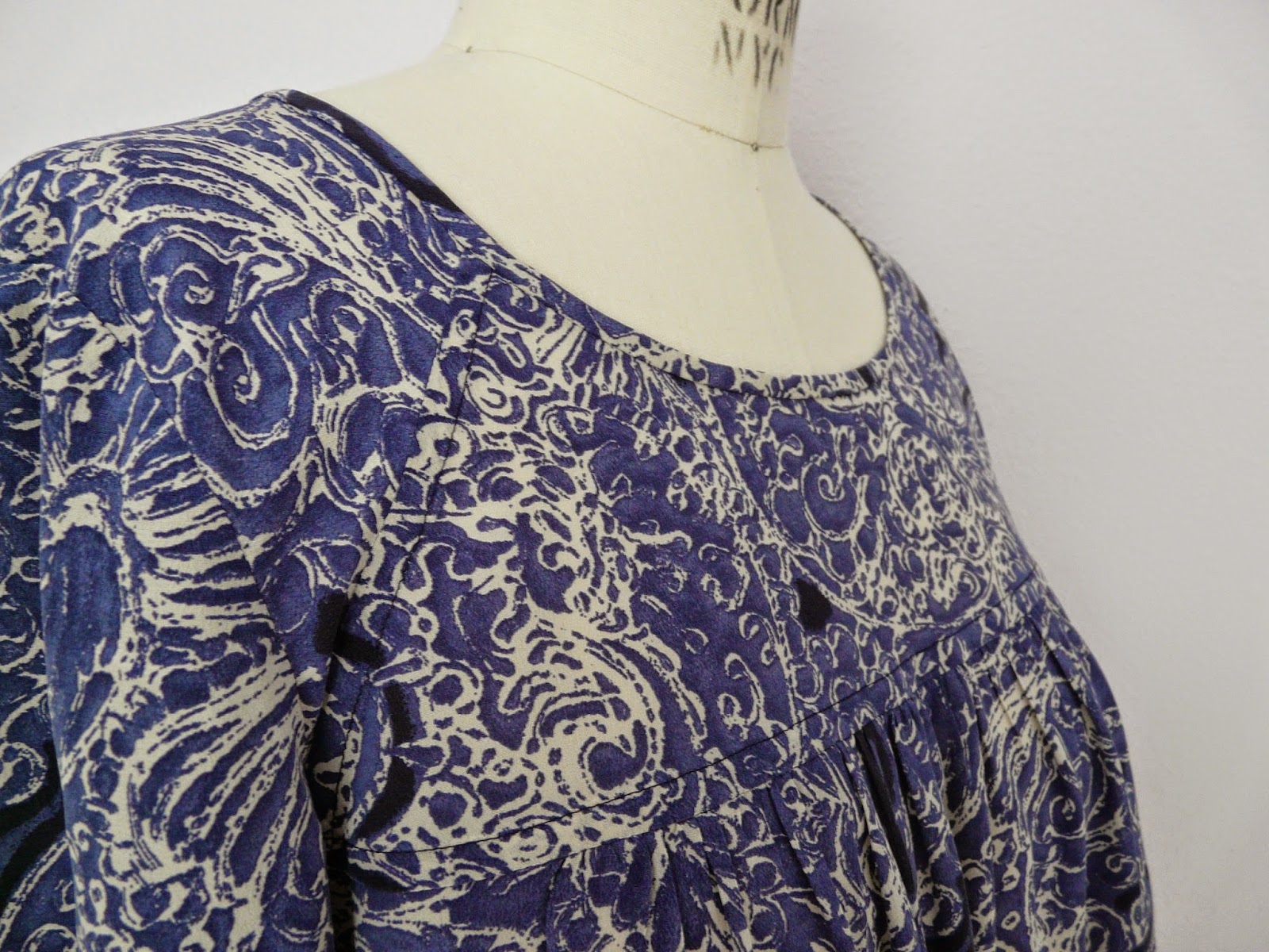 Amanda's Adventures in Sewing: Vogue 1367 - Blue silk crepe de chine blouse