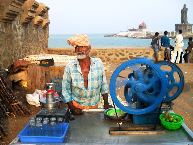 Продавец сока сахарного тростника в Индии