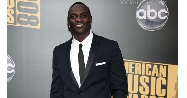 How Tall is Akon? 