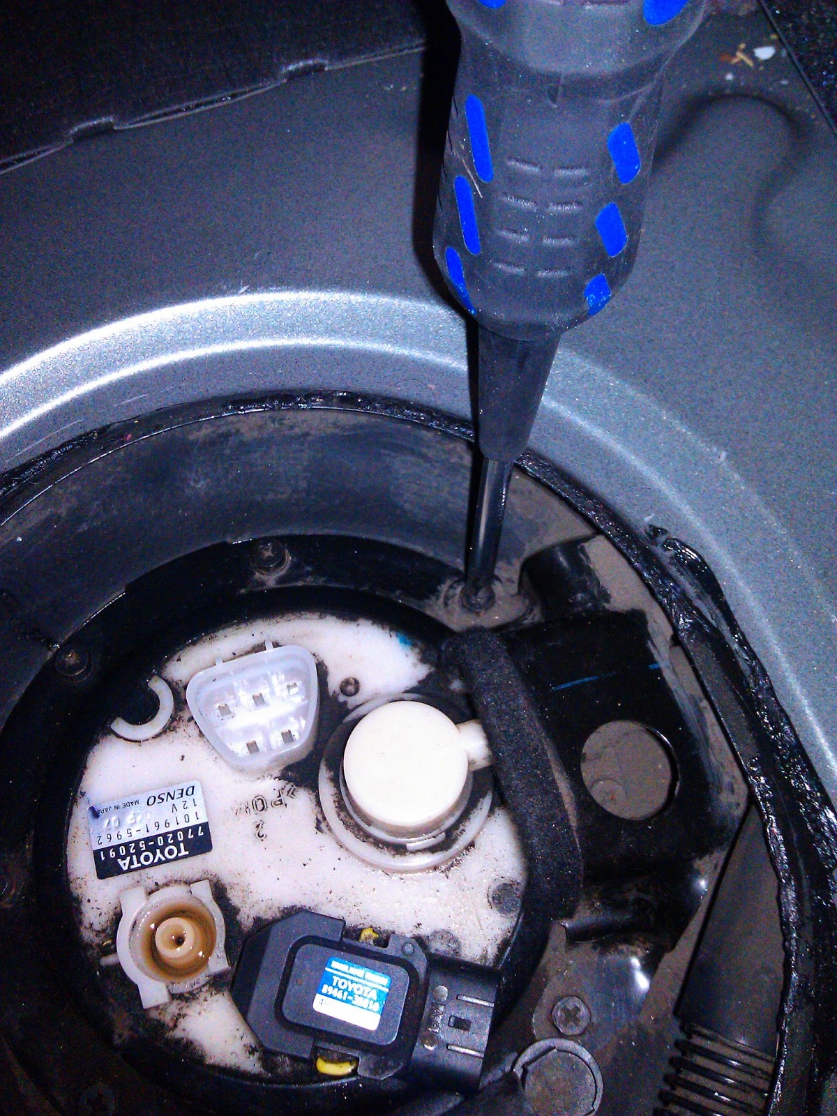 Scion xB 2005 - Fuel Filter replacement DIY