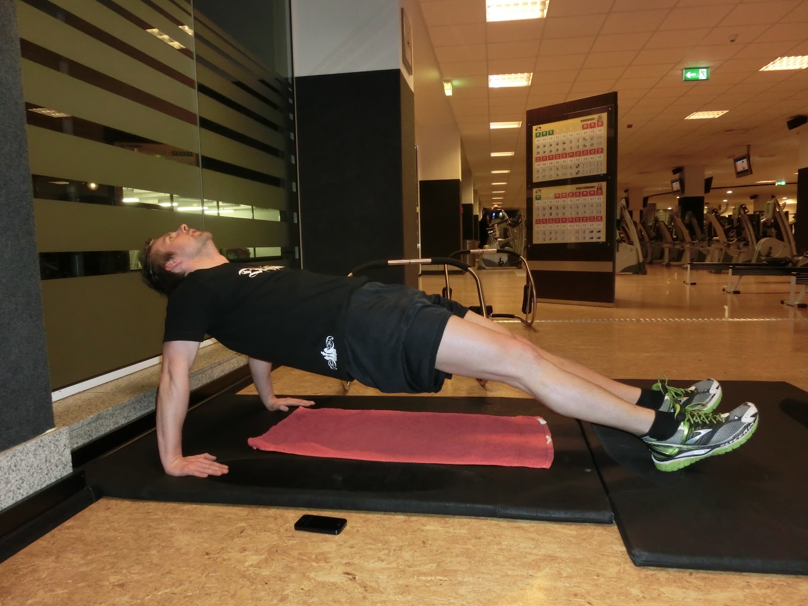 Video + exercise description Straight Bridges