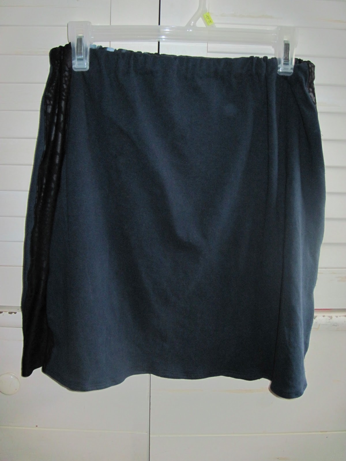 Refashion Co-op: New Skirts from T-shirts