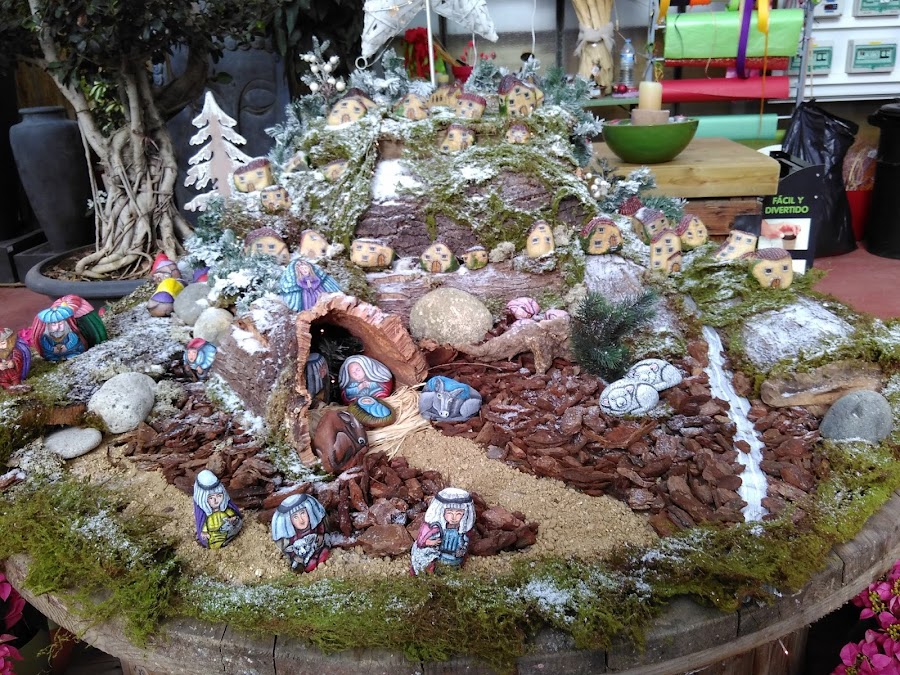 Belén pintado en piedras