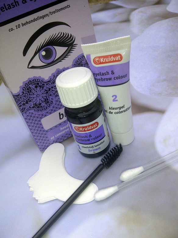 Chaaa Kruidvat eyelash & eyebrow colour!