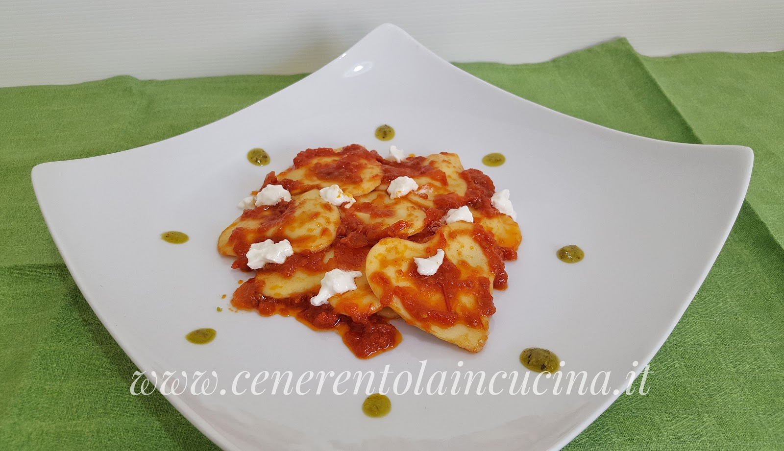 Ravioli con burrata e pistacchio di Bronte. Ravioli con burrata e pistacchio di Bronte.