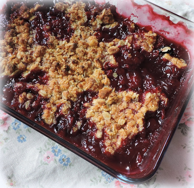 Bumbleberry & Almond Crumble