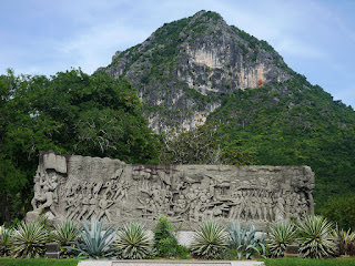 Fresque militaire et la montagne qu'on voulait gravir
