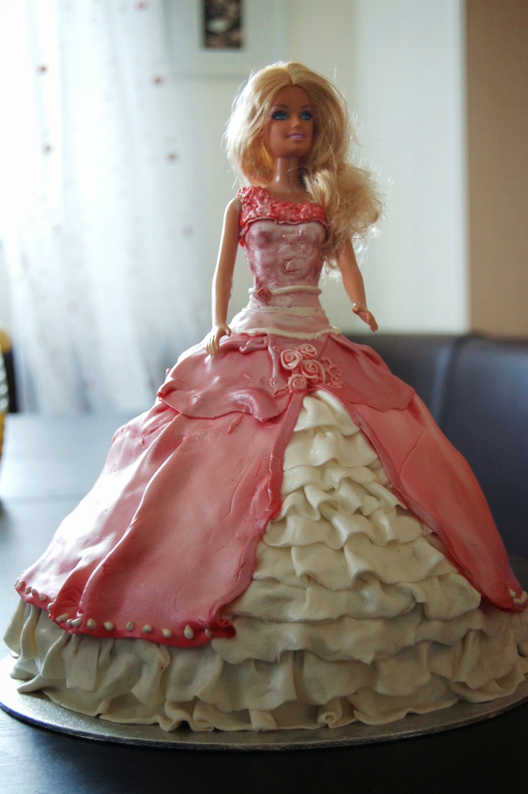 Backen mit einer Prise Liebe: Barbie Torten