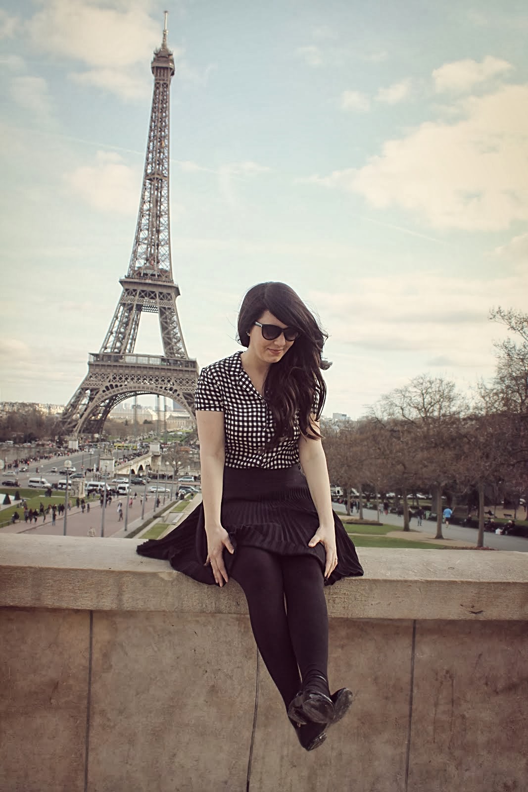 Girl Goes To Paris