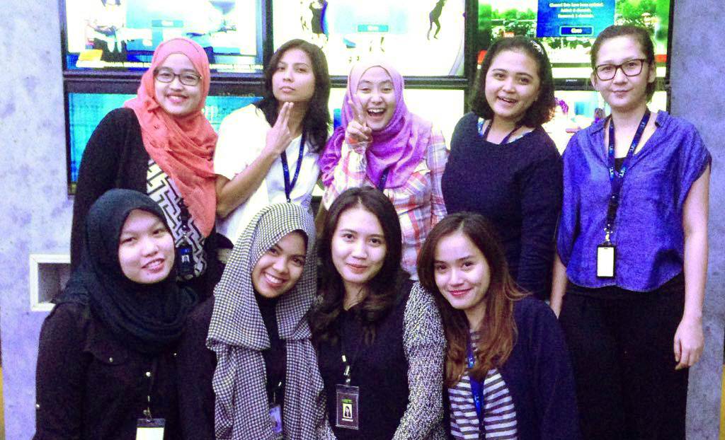 Internship mahasiswi cantik dan manis magang Hijaber mahasiswi Siswi pakai Celana Jenas ketat magang