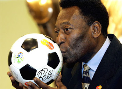 Le detectan infección a Pelé tras ser hospitalizado en Paris