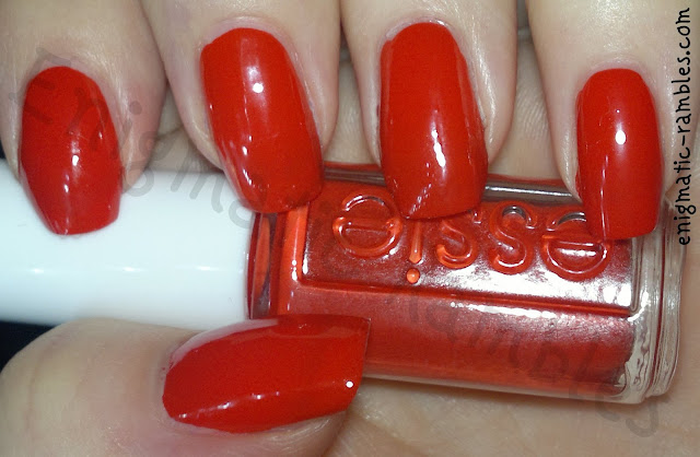 essie-snap-happy-224-swatch-review