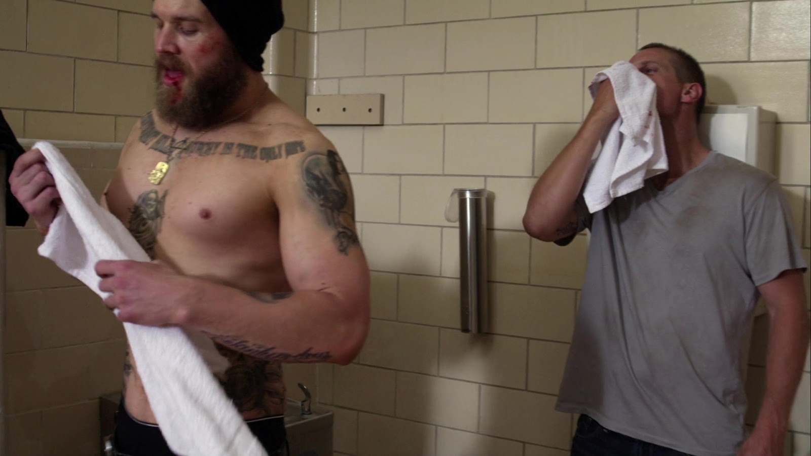 Charlie Hunnam and Ryan Hurst shirtless in Sons Of Anarchy 1-05 "Givin...