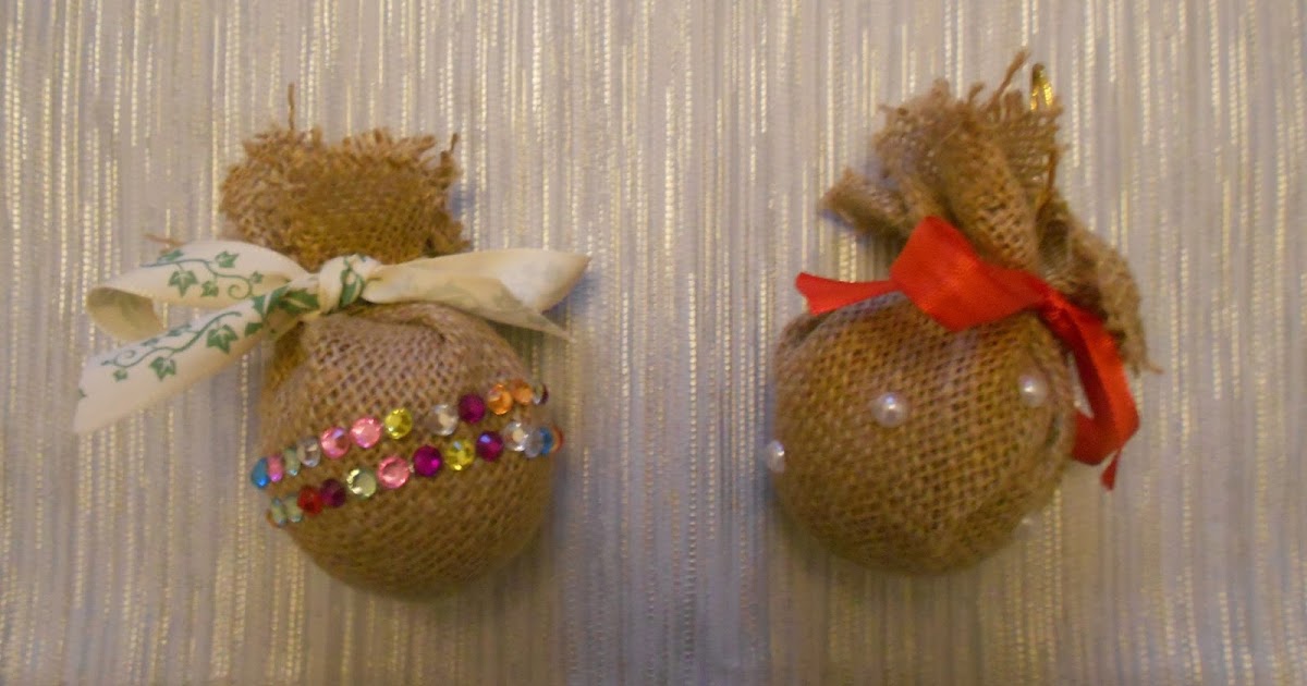 Hessian Christmas Bauble Project / Baker Ross Craft Baubles