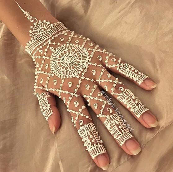 35 Latest White Henna Designs That Will Look fabulous On Hands! | Bling ...